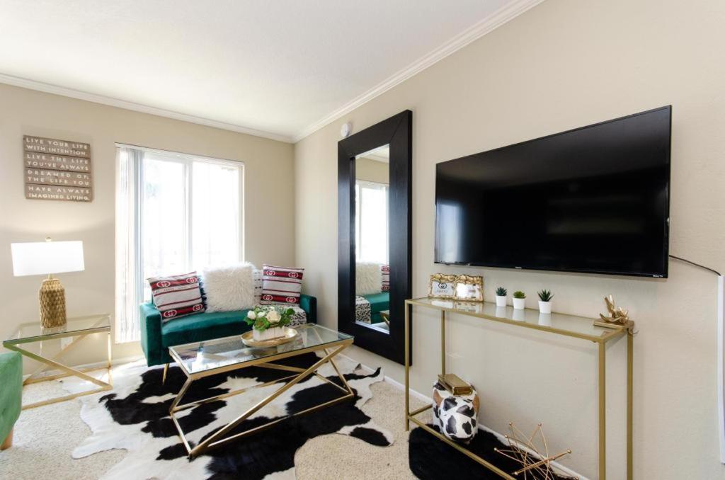 Апартаменти Gucci Mickey And Maxico Lofts Free Parking And Wifi Лос-Анджелес Екстер'єр фото