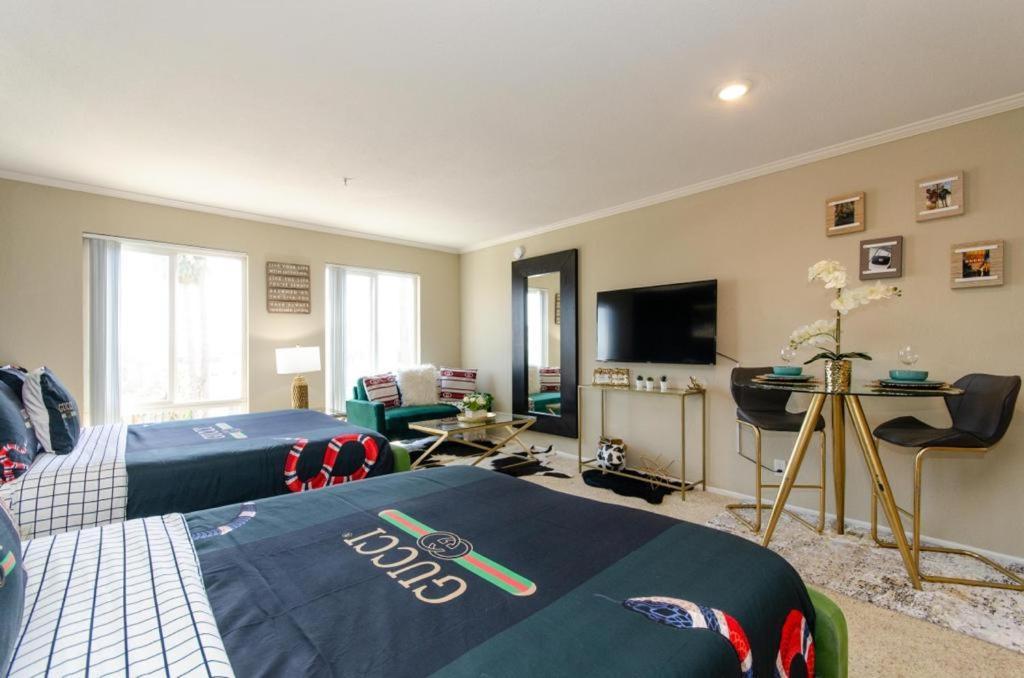 Апартаменти Gucci Mickey And Maxico Lofts Free Parking And Wifi Лос-Анджелес Екстер'єр фото